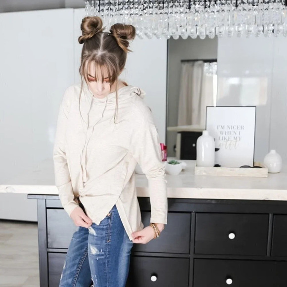 Max Studio Lightweight Hoodie - Picture 8 of 12